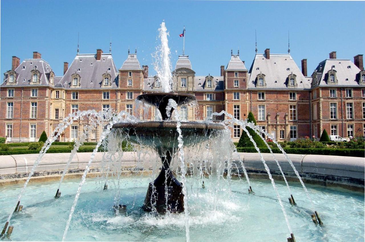 Idealement Situe "Le Studio" Les Locations Isahora Sont Aussi A 2 Pas Du Chateau D'Eu, Des Falaises Du Treport, De Mers Les Bains Et Aux Portes De La Baie De Somme Eu (Seine-Maritime) Eksteriør billede