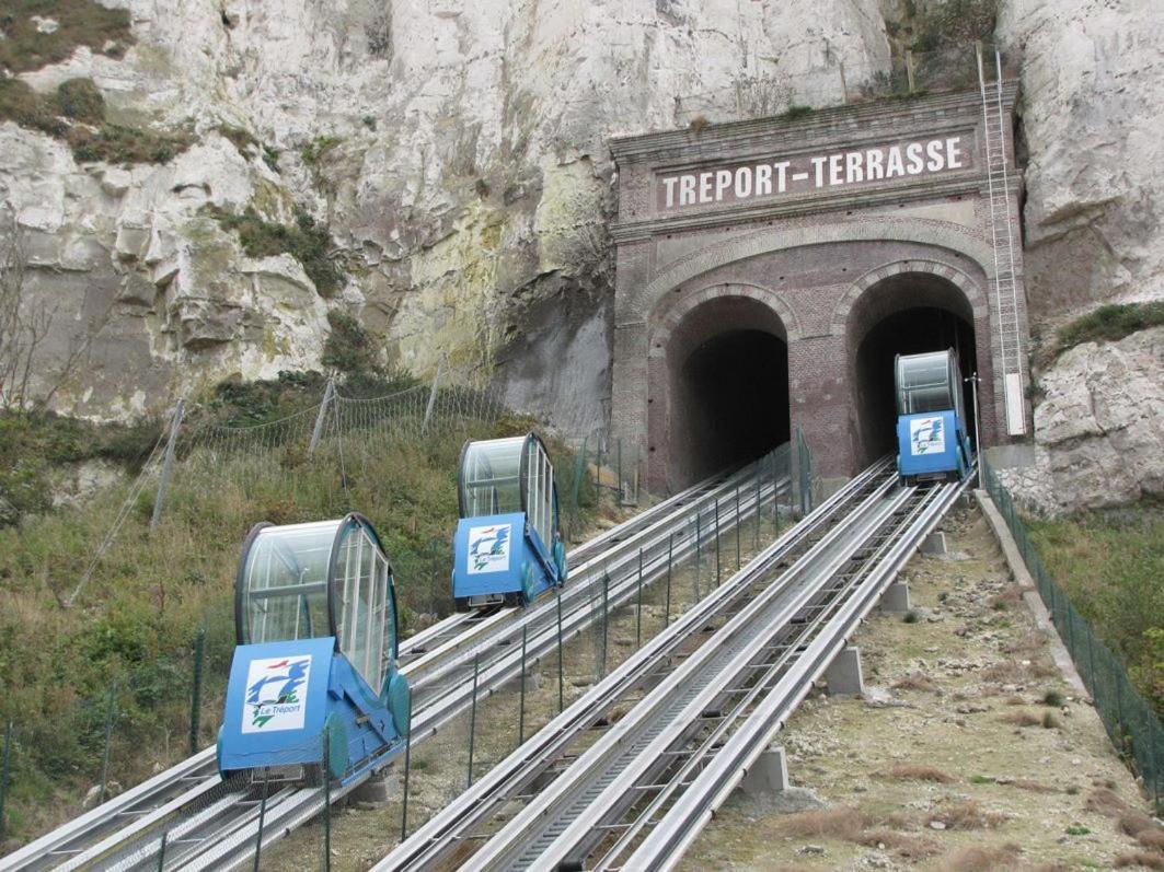 Idealement Situe "Le Studio" Les Locations Isahora Sont Aussi A 2 Pas Du Chateau D'Eu, Des Falaises Du Treport, De Mers Les Bains Et Aux Portes De La Baie De Somme Eu (Seine-Maritime) Eksteriør billede