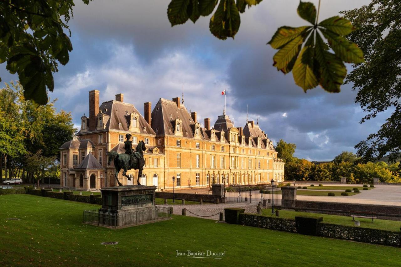 Idealement Situe "Le Studio" Les Locations Isahora Sont Aussi A 2 Pas Du Chateau D'Eu, Des Falaises Du Treport, De Mers Les Bains Et Aux Portes De La Baie De Somme Eu (Seine-Maritime) Eksteriør billede